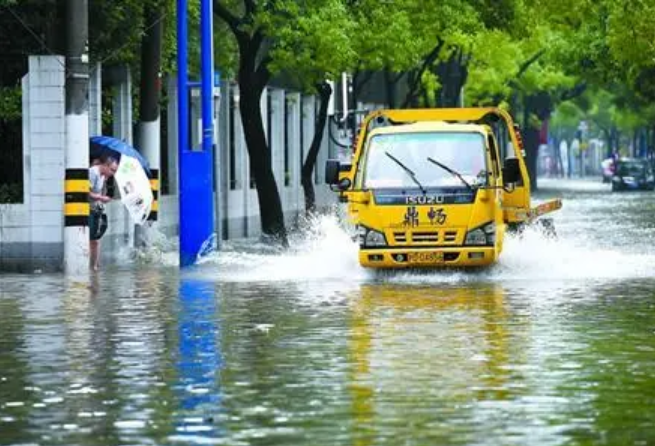 台风暴雨等极端天气，用车安全须知